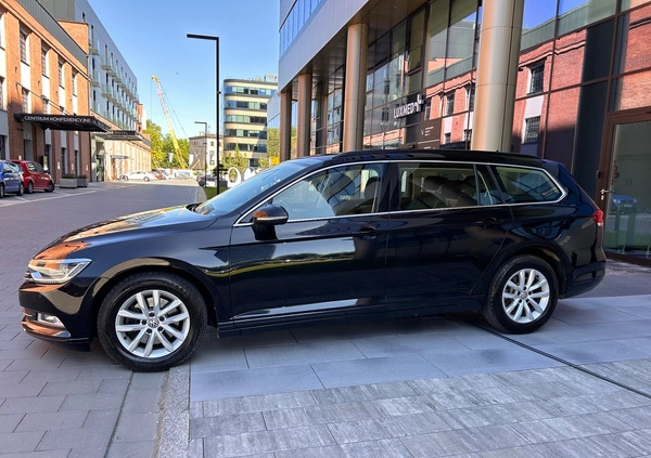 Volkswagen Passat cena 74990 przebieg: 62000, rok produkcji 2019 z Kraków małe 742